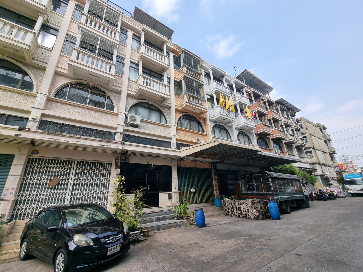 For SaleShop HouseBang kae, Phetkasem : 🏢 Newly renovated 4-story shophouse for sale, opposite The Mall Bang Khae | Prime location next to the main road, near Lak Song MRT.