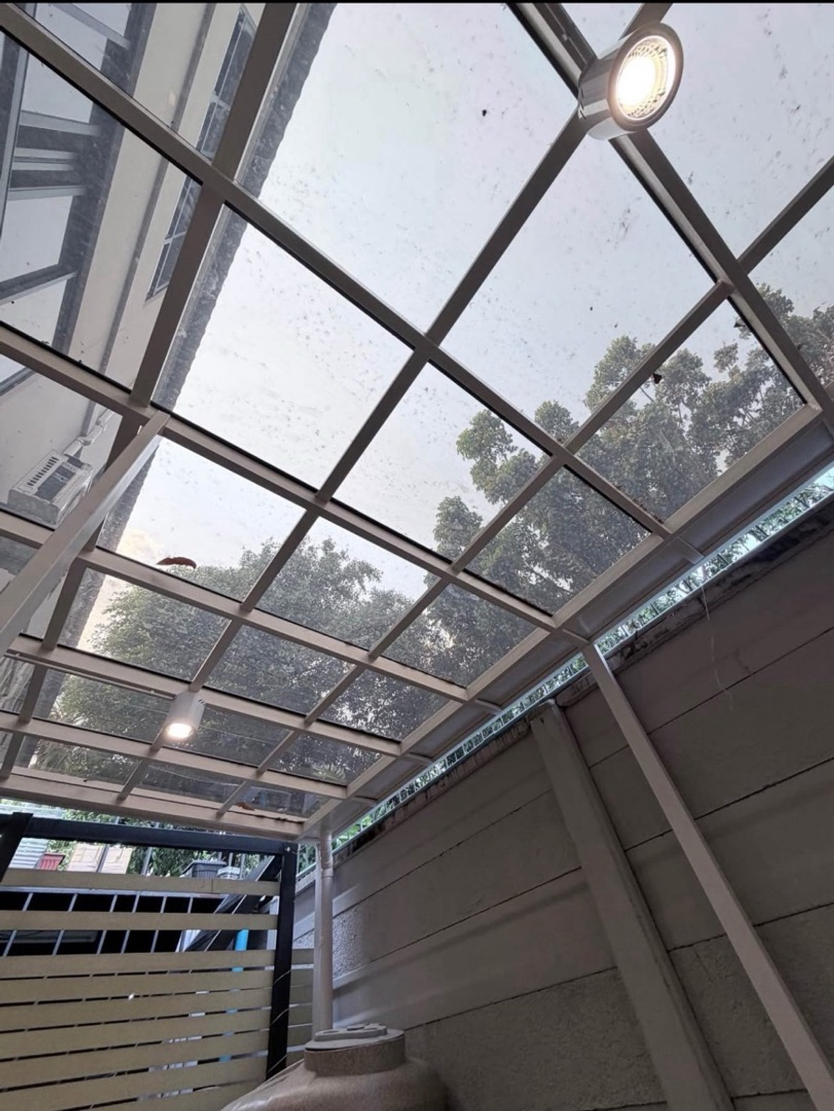 For RentHome OfficePattanakan, Srinakarin : New house for rent, Patio Srinakarin Rama 9, Patio Srinakarin - Rama 9 (Krungthep Kreetha), town home office, 3 floors, golf course view, 3 bedrooms, 3 bathrooms, price 50,000 baht, near Krungthep Kreetha golf course.