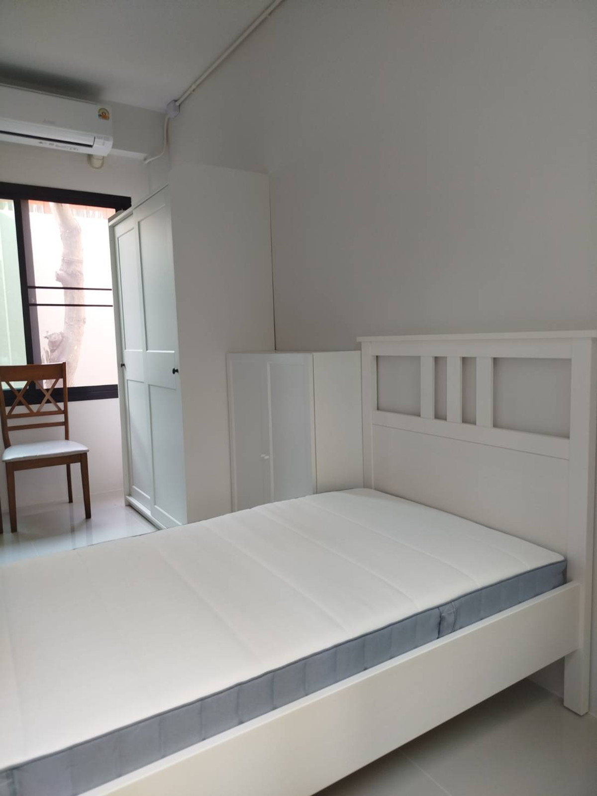 ขายบ้านปทุมธานี รังสิต ธรรมศาสตร์ : ขายบ้านเดี่ยวหมู่บ้านคณาสิราพร้อมเฟอร์นิเจอร์ วงแหวนลำลูกกา เนื้อที่ 51 ตารางวา พื้นที่ใช้สอย 220 ตารางเมตร เลียบมอเตอร์เวย์คลอง5 รังสิต-นครนายก ลำลูกกา  