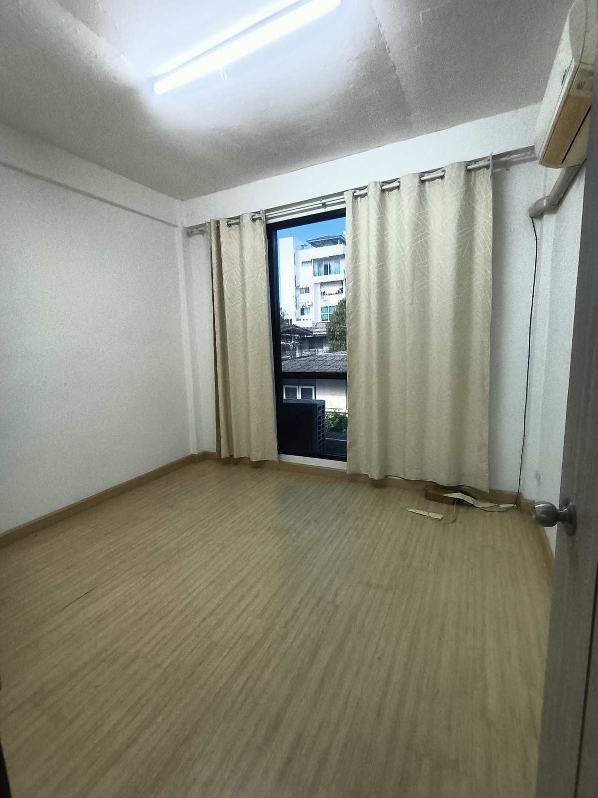 Shop HouseBang kae, Phetkasem : For sale/rent, 3-story commercial building, Phetkasem 38, next to Siam University.