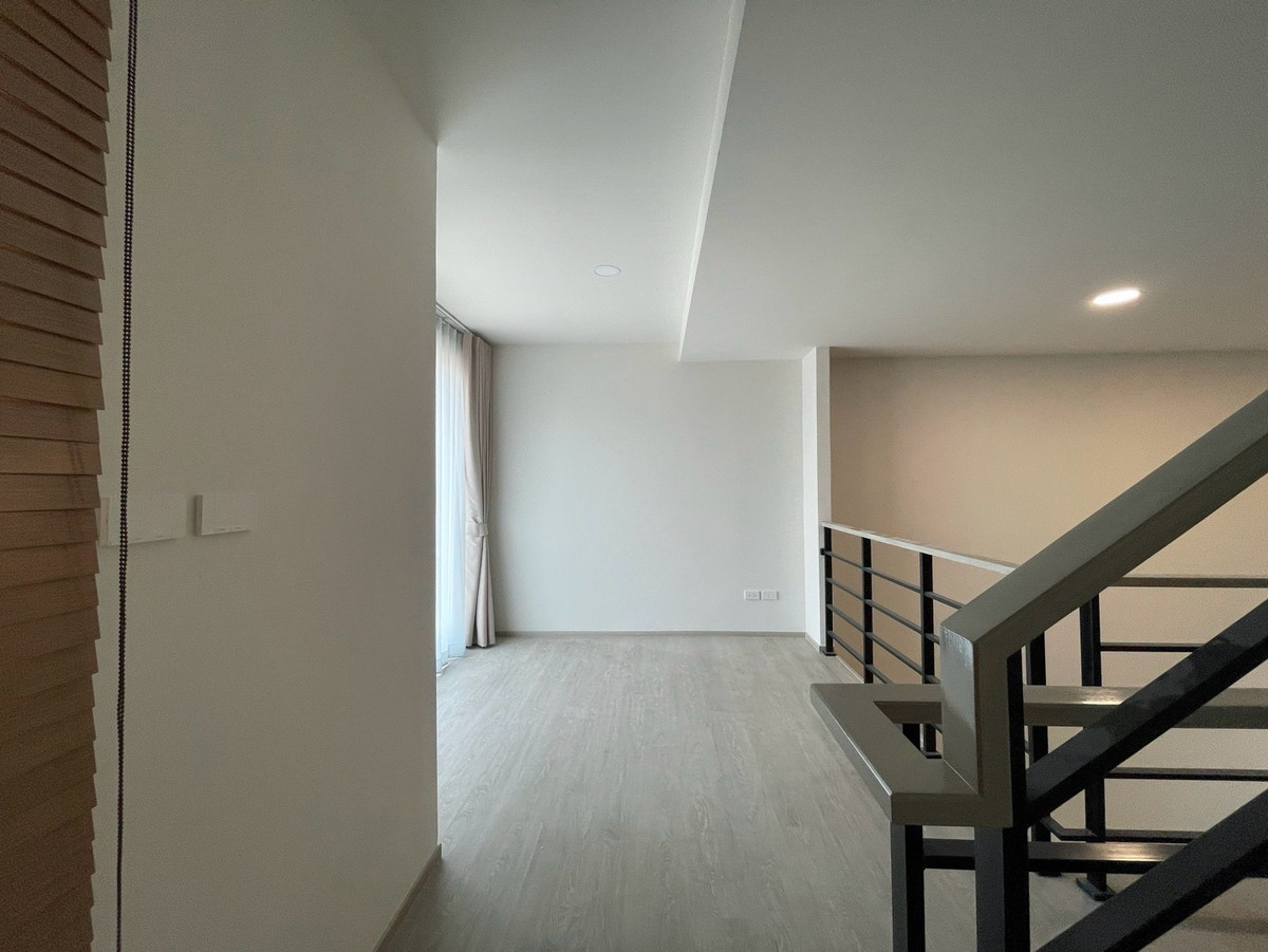 For SaleTownhomeBangna, Bearing, Lasalle : Townhome Altitude Kraf Bangna, corner house, opposite the house is a common garden. Partially decorated ✨