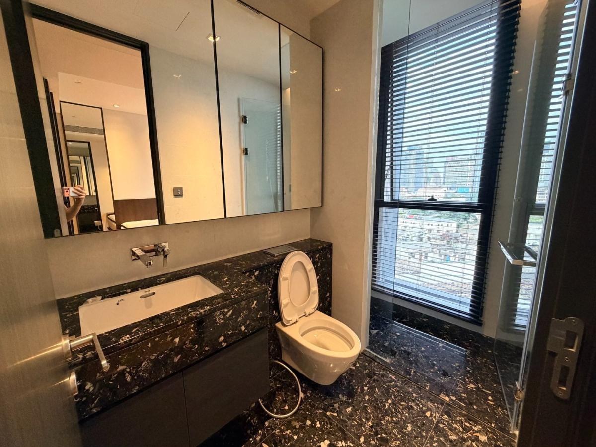 For RentCondoSukhumvit, Asoke, Thonglor : 🔥For Rent Now🔥 Beatnik Sukhumvit 32, Spacious 3-Bedroom Unit with Bathtub, Fully Furnished, Ready to Move In, Near BTS Thonglor