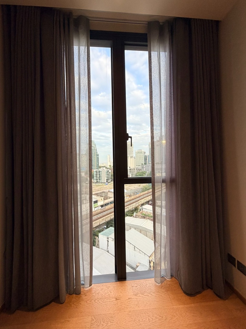 For RentCondoSukhumvit, Asoke, Thonglor : 🔥For Rent Now🔥 Beatnik Sukhumvit 32, Spacious 3-Bedroom Unit with Bathtub, Fully Furnished, Ready to Move In, Near BTS Thonglor