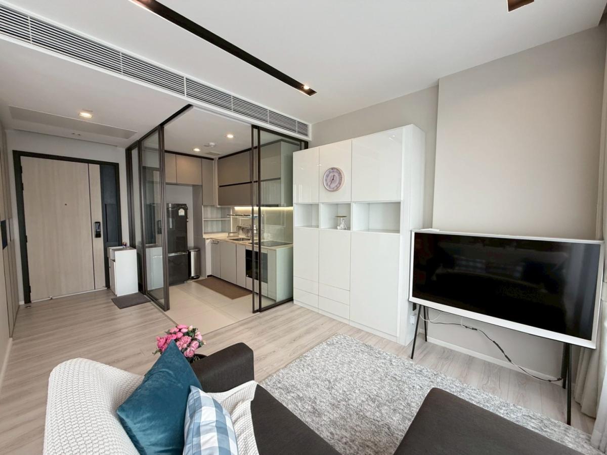 For RentCondoRatchathewi,Phayathai : 🔥For Rent Now🔥 The Room Phaya Thai. Spacious 2-bedroom unit with minimalist decor, fully furnished and ready to move in. Near BTS Phaya Thai.