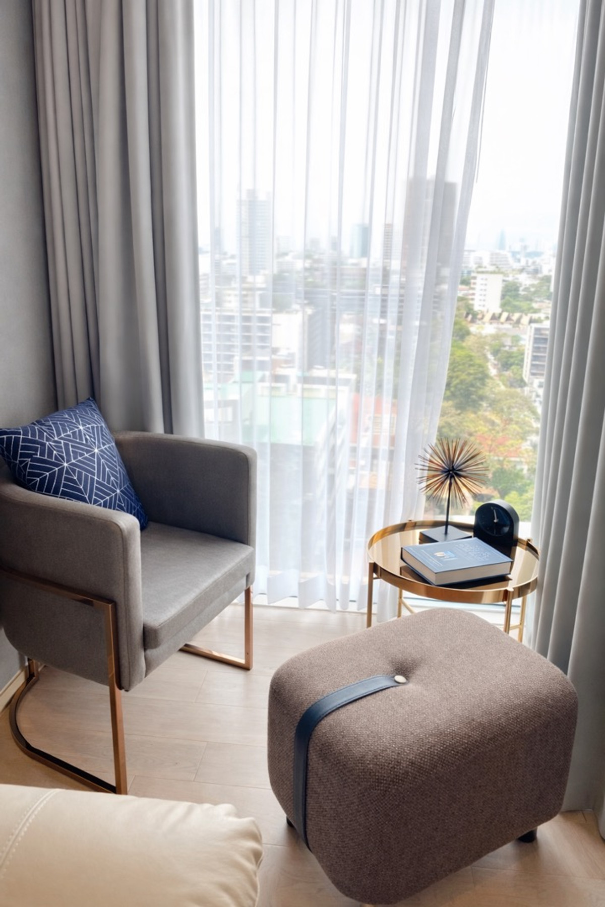 For RentCondoKhlongtoei, Kluaynamthai : 🔥 Rare Unit! Large room for rent, Siamese Exclusive 42, near BTS Ekkamai, only 130 m.