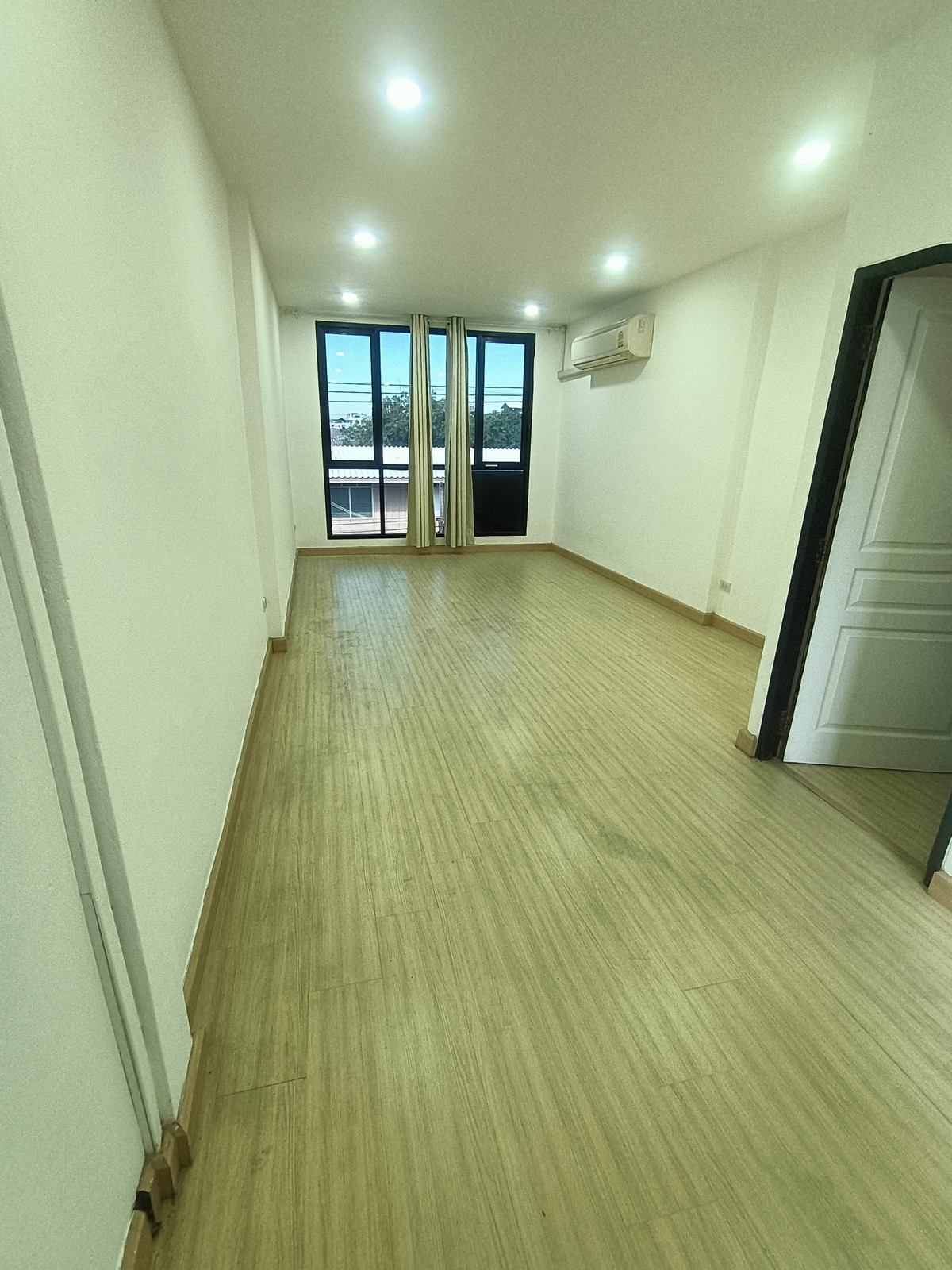 Shop HouseBang kae, Phetkasem : For sale/rent, 3-story commercial building, Phetkasem 38, next to Siam University.