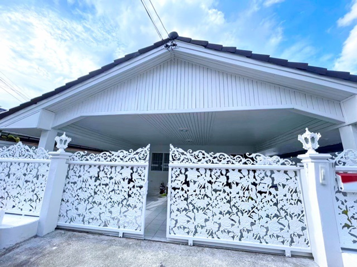For RentHouseMin Buri, Romklao : Nawamintrachinuthit Sch 450m. near MRT Sammakorn200m. 1storey detached house for rent 19,999B-M 3b