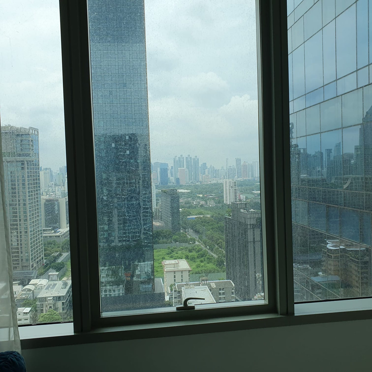 For RentCondoWitthayu, Chidlom, Langsuan, Ploenchit : 🏠✨ 185 Ratchadamri | 1-Bedroom Condo for Rent (HBH-ST-139)