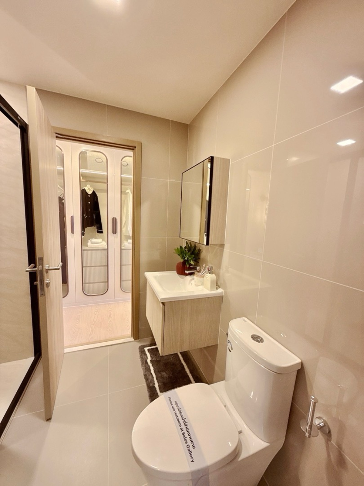 ขายคอนโดพระราม 9 เพชรบุรีตัดใหม่ RCA : 𝐓𝐇𝐄 𝐁𝐀𝐒𝐄 𝐑𝐀𝐌𝐀𝟗 𝐅𝐫𝐞𝐞 เงินดาวน์ 𝐎 บาท ผ่อนสบายๆ 𝟖,𝟗𝟎𝟎/เดือน ฟรีเฟอร์นิเจอร์ ฟรีทุกค่าใช่จ่าย ผ่อนตรงโครงการ 