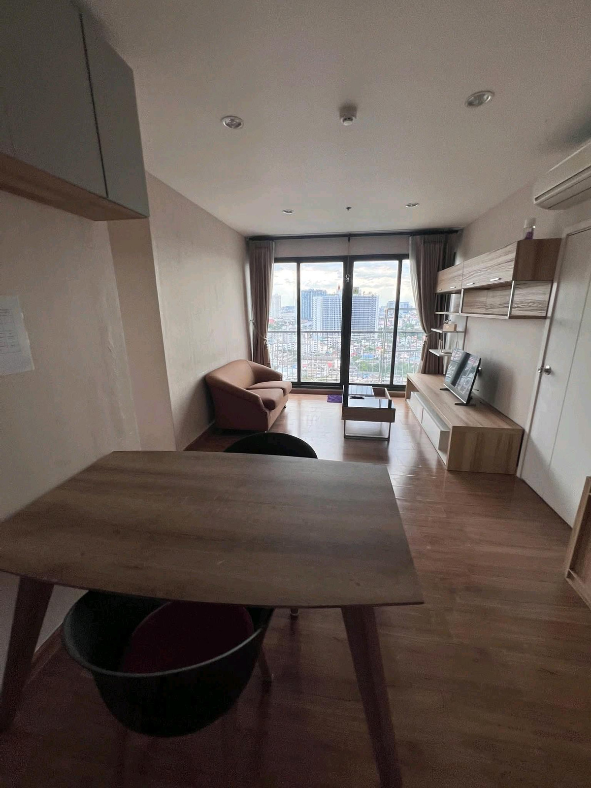 For RentCondoPinklao, Charansanitwong : ✨ High floor luxury condo The view of the Chao Phraya River is mesmerizingly beautiful and has a resort feel!