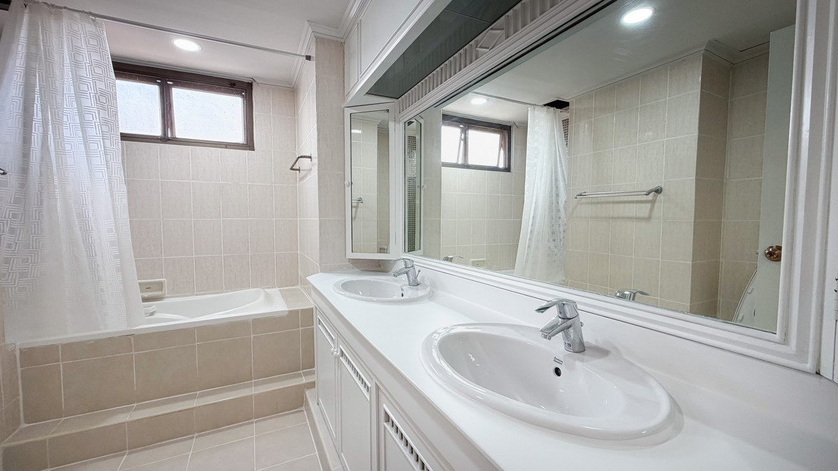 For RentSukhumvit, Asoke, Thonglor : Charan Tower Residences by Aspira, Sukhumvit 43 – Near BTS Phrom Phong Please call: 062-496-6454