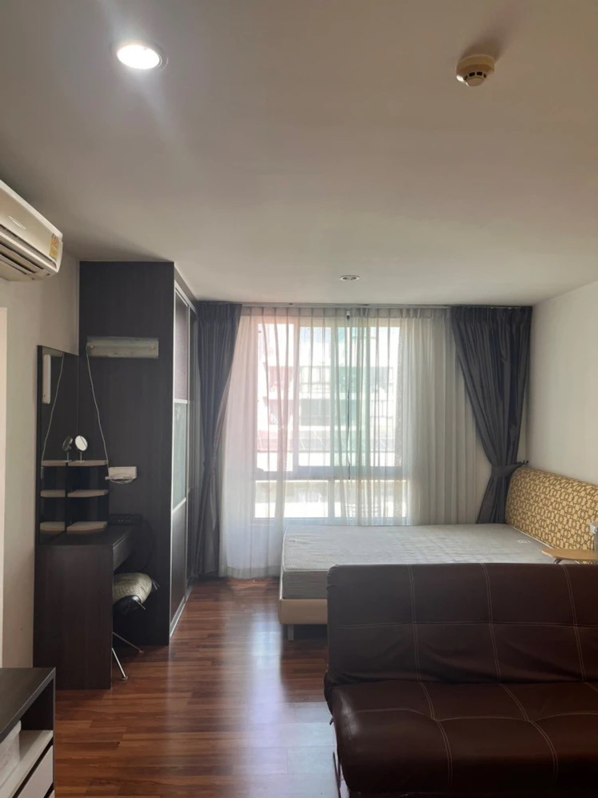 ให้เช่าคอนโดสะพานควาย จตุจักร : ★ Atrium Phahol-Suthisarn ★ 30 ตรม.,ชั้น 7 (สตูดิโอ), ★ใกล้  BTS สะพานควาย★ใกล้ , บิ๊กซี สะพานควาย, Villa Market,★ สิ่งอำนวยความสะดวกมากมาย★ เครื่องใช้ไฟฟ้าครบครัน★ 