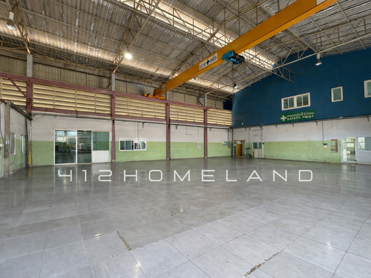 For SaleFactorySamut Prakan,Samrong : Warehouse-factory for sale, 1,500 sq m, area 1-3-49 rai, next to the road on 3 sides, purple layout, water and electricity ready. Large vehicles can enter Bang Sao Thong, Samut Prakan.