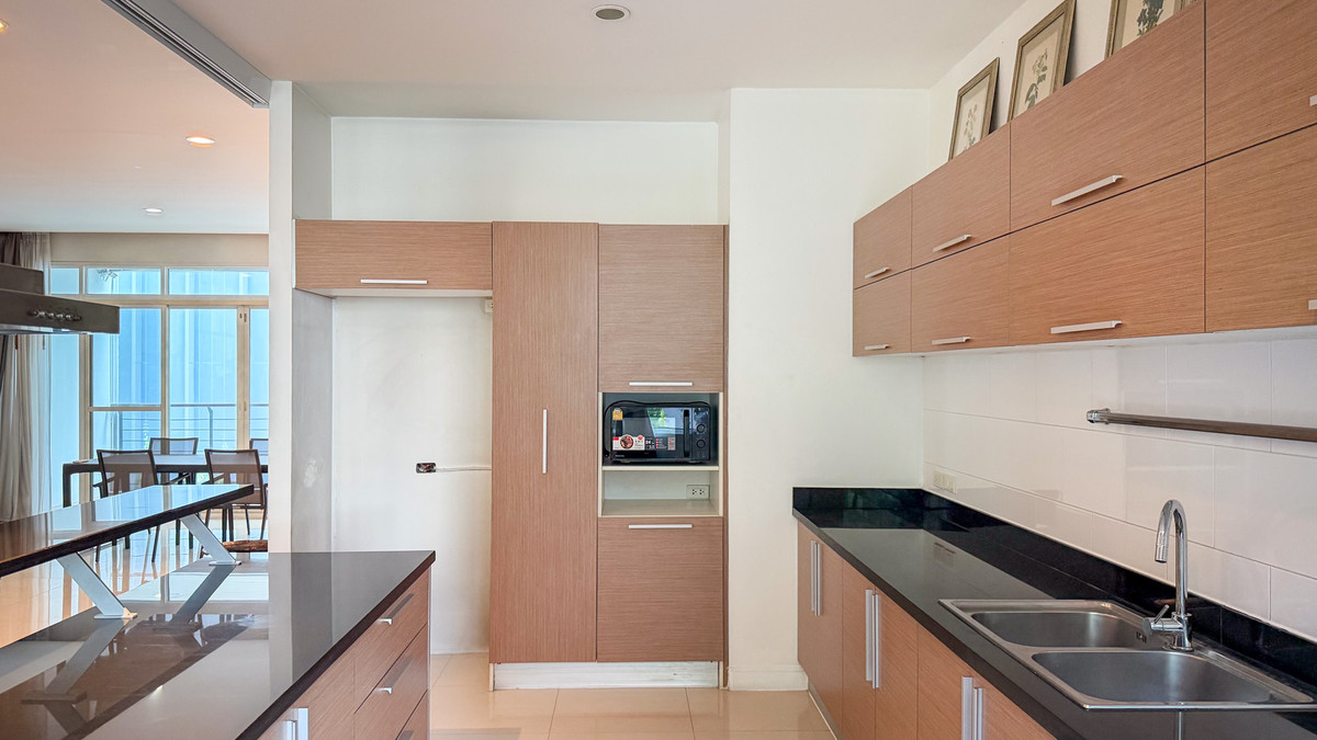 For RentSukhumvit, Asoke, Thonglor : The Verandah Sukhumvit 23 | 4 Bed 350 sq.m. Please call: 062-496-6454