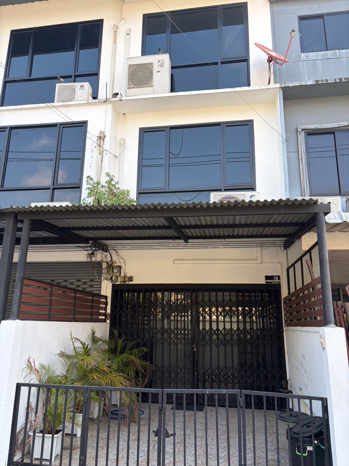 Shop HouseBang kae, Phetkasem : For sale/rent, 3-story commercial building, Phetkasem 38, next to Siam University.