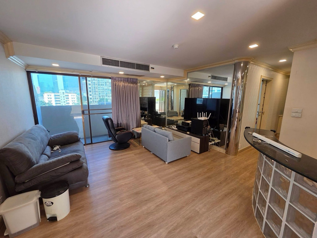 For RentCondoSathorn, Narathiwat : Spacious 80 sq.m. located in Suanplu  prime Sathorn area