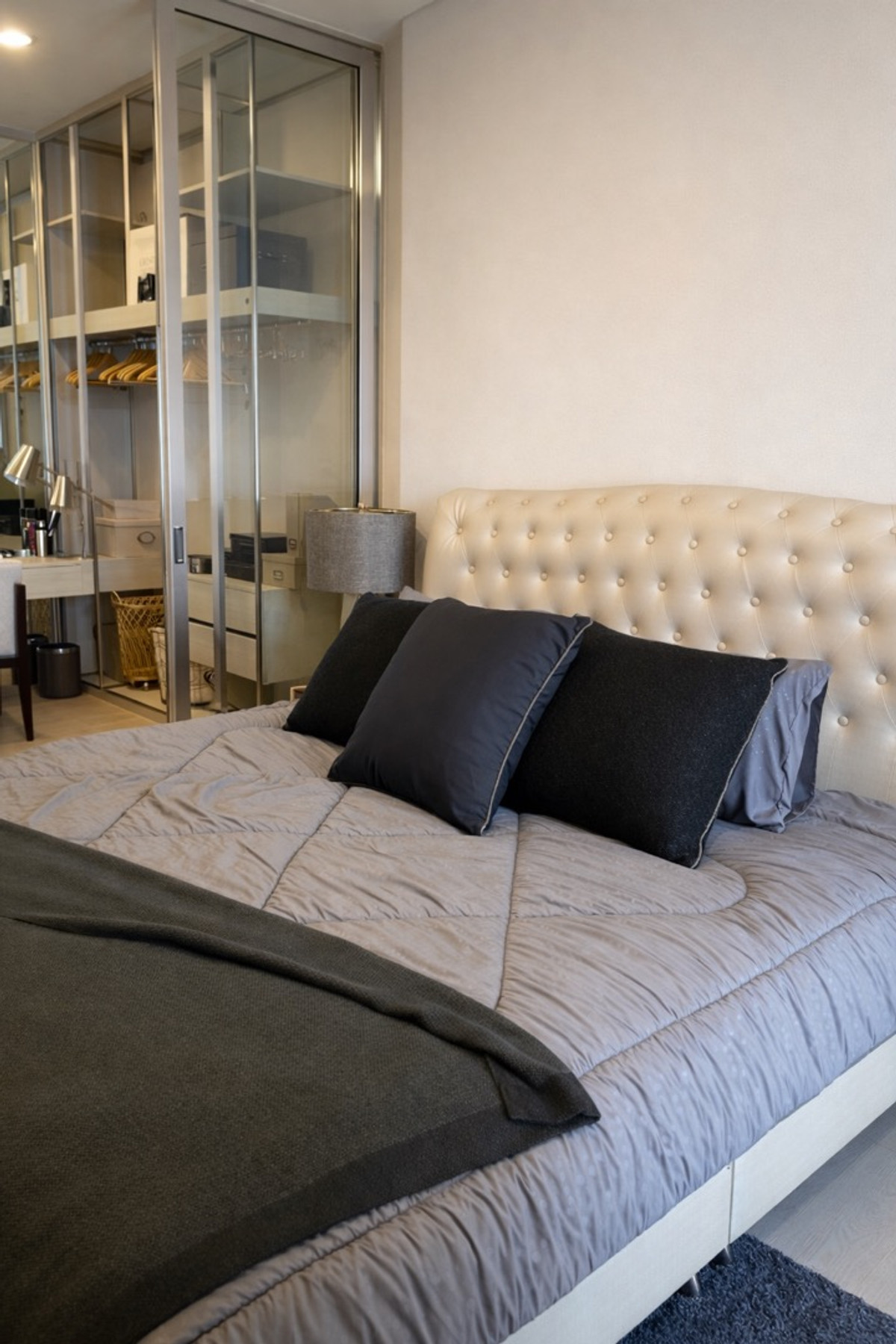 For RentCondoKhlongtoei, Kluaynamthai : 🔥 Rare Unit! Large room for rent, Siamese Exclusive 42, near BTS Ekkamai, only 130 m.