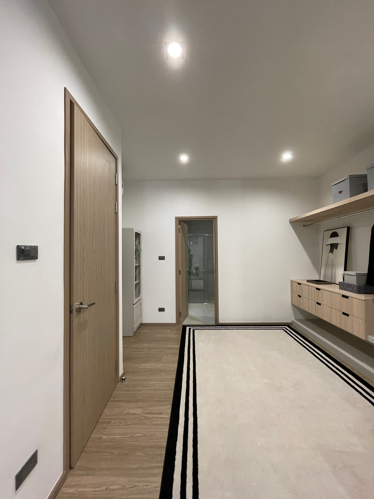 ขายทาวน์โฮมลาดพร้าว101 แฮปปี้แลนด์ : ขาย THER ลาดพร้าว 93 ทาวน์โฮม Luxury 3.5 ชั้น ใกล้รถไฟฟ้าเพียง 650 ม. โดดเด่น ฟังก์ชันครบ พร้อม Double Volume สูงโปร่ง และส่วนกลางระดับโรงแรม 5 ดาว