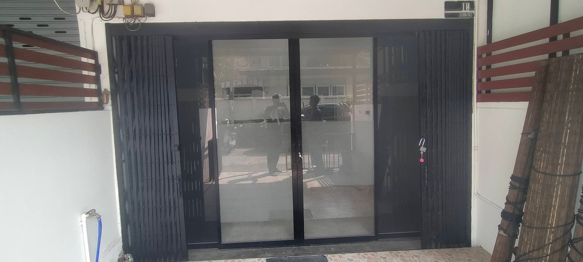 Shop HouseBang kae, Phetkasem : For sale/rent, 3-story commercial building, Phetkasem 38, next to Siam University.