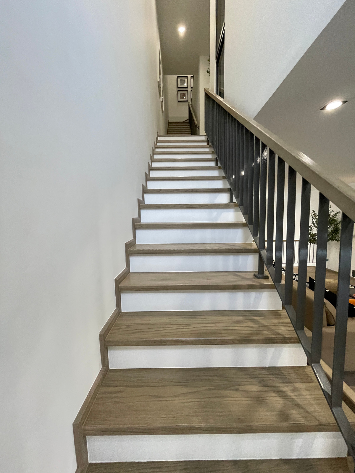 ขายทาวน์โฮมลาดพร้าว101 แฮปปี้แลนด์ : ขาย THER ลาดพร้าว 93 ทาวน์โฮม Luxury 3.5 ชั้น ใกล้รถไฟฟ้าเพียง 650 ม. โดดเด่น ฟังก์ชันครบ พร้อม Double Volume สูงโปร่ง และส่วนกลางระดับโรงแรม 5 ดาว