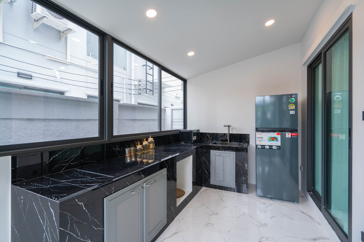 ให้เช่าบ้านพระราม 9 เพชรบุรีตัดใหม่ RCA : ให้เช่าทาวน์เฮาส์ 89 Residence Ratchada-Rama 9 4ชั้น 4ห้องนอน ตกแต่งสวย เฟอร์นิเจอร์ครบ ใกล้ SISB International School