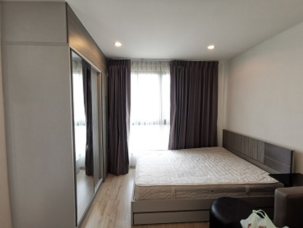 For RentCondoThaphra, Talat Phlu, Wutthakat : For rent Ideo Wutthakat, next to BTS Wutthakat, 110 meters, including furniture + washing machine, only 9,000 baht.