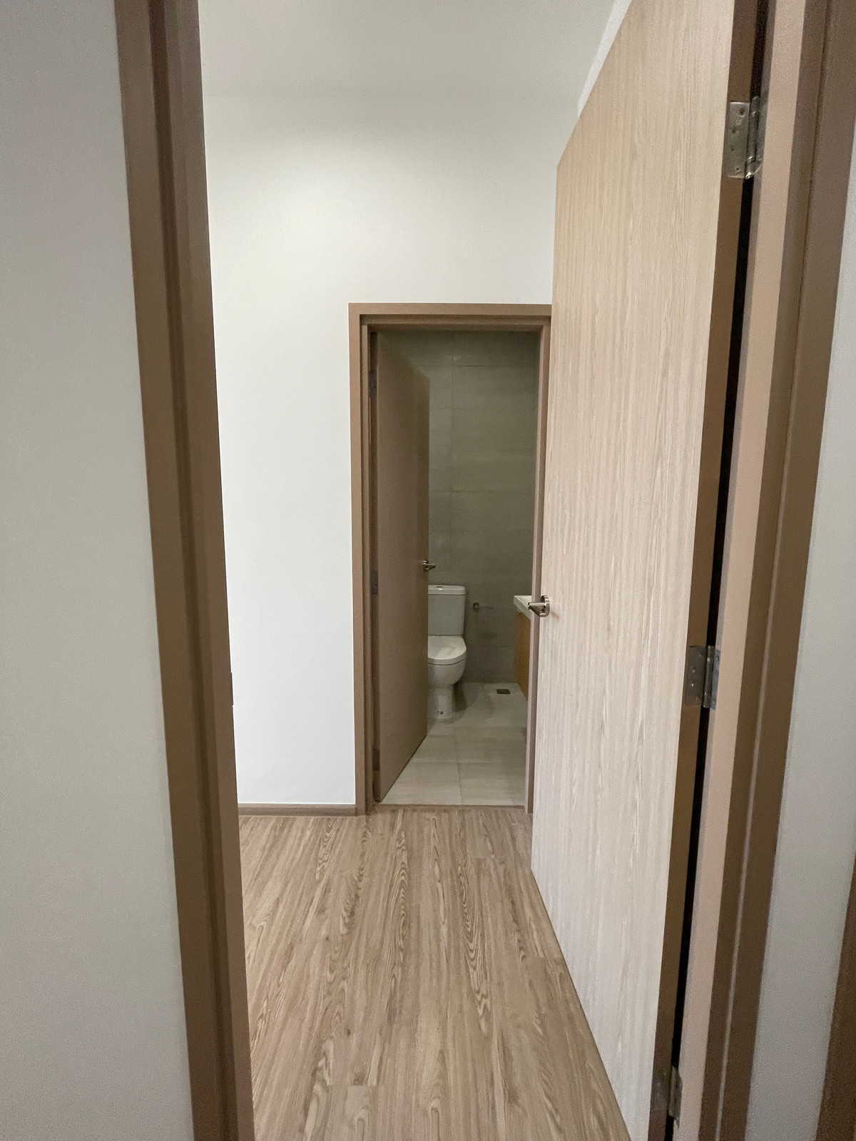 ขายทาวน์โฮมลาดพร้าว101 แฮปปี้แลนด์ : ขาย THER ลาดพร้าว 93 ทาวน์โฮม Luxury 3.5 ชั้น ใกล้รถไฟฟ้าเพียง 650 ม. โดดเด่น ฟังก์ชันครบ พร้อม Double Volume สูงโปร่ง และส่วนกลางระดับโรงแรม 5 ดาว