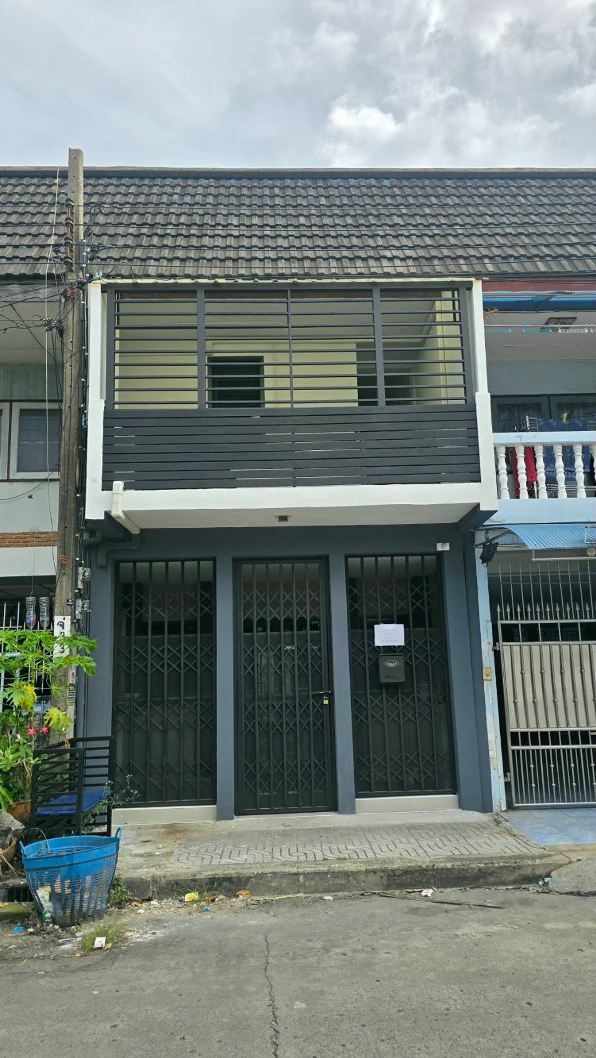 ขายทาวน์โฮมลาดพร้าว เซ็นทรัลลาดพร้าว : ขายทาวน์เฮาส์ 2 ชั้น ม.อมรพันธ์ 9 ซ.เสนานิคม 1 ลาดพร้าว ทำเลดี เดินทางสะดวก ใกล้ BTS เสนานิคม 