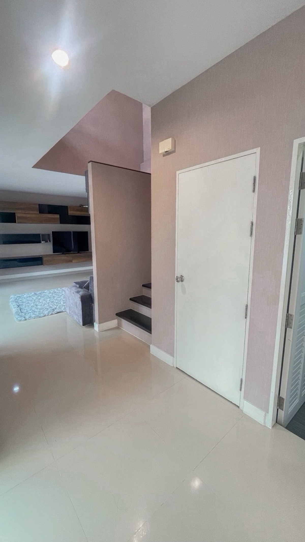 ให้เช่าบ้านพัฒนาการ ศรีนครินทร์ : ให้เช่าบ้านเดี่ยว Nirvana beyond lite rama-9 ( เนอวานา บียอนด์ ไลท์ พระราม 9 )
🛏️ 3 ห้องนอน 🛁 3 ห้องน้ำ 🚗 2 ที่จอดรถ ขนาด 59 ตรว. พื้นที่ใช้สอย 225 ตรม. ✨ ราคา 45,000 บาท ✨ 
