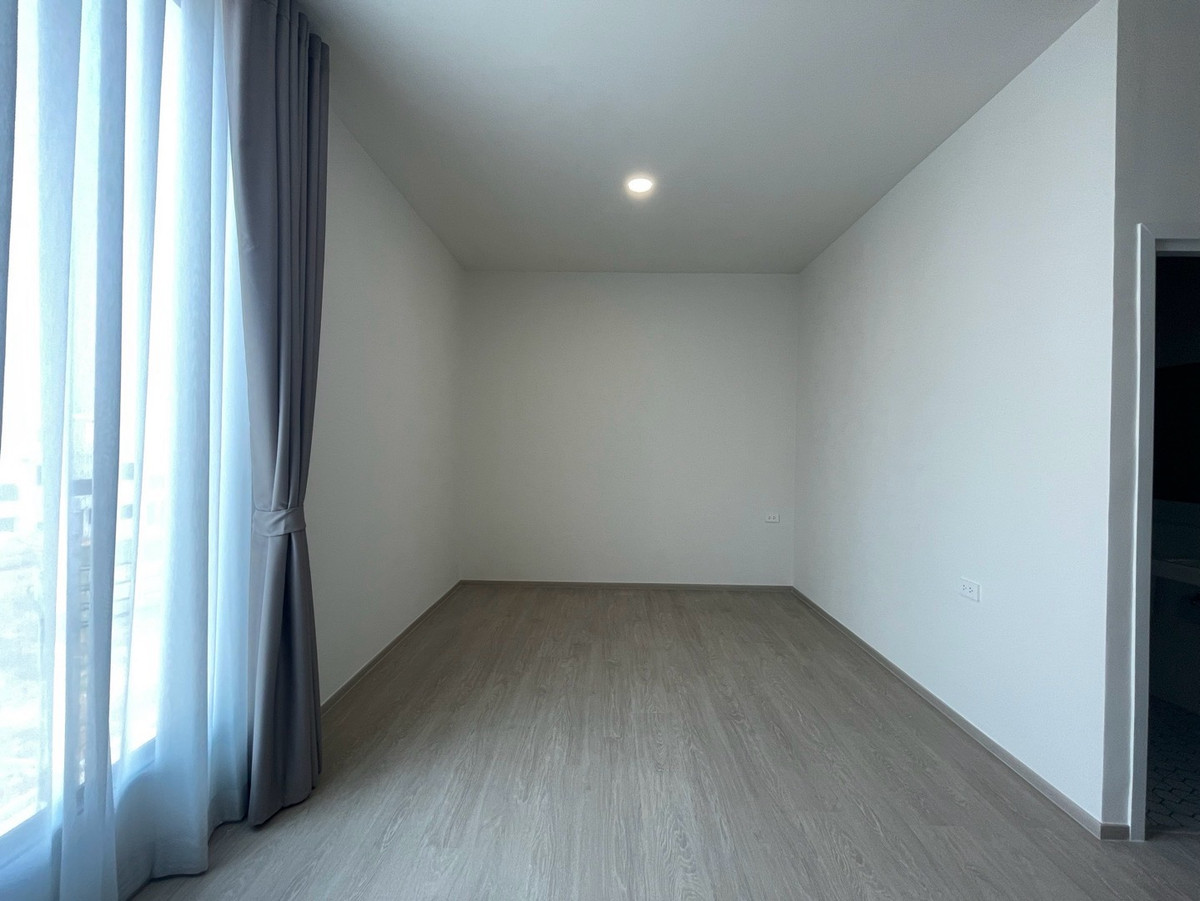 For SaleTownhomeBangna, Bearing, Lasalle : Townhome Altitude Kraf Bangna, corner house, opposite the house is a common garden. Partially decorated ✨