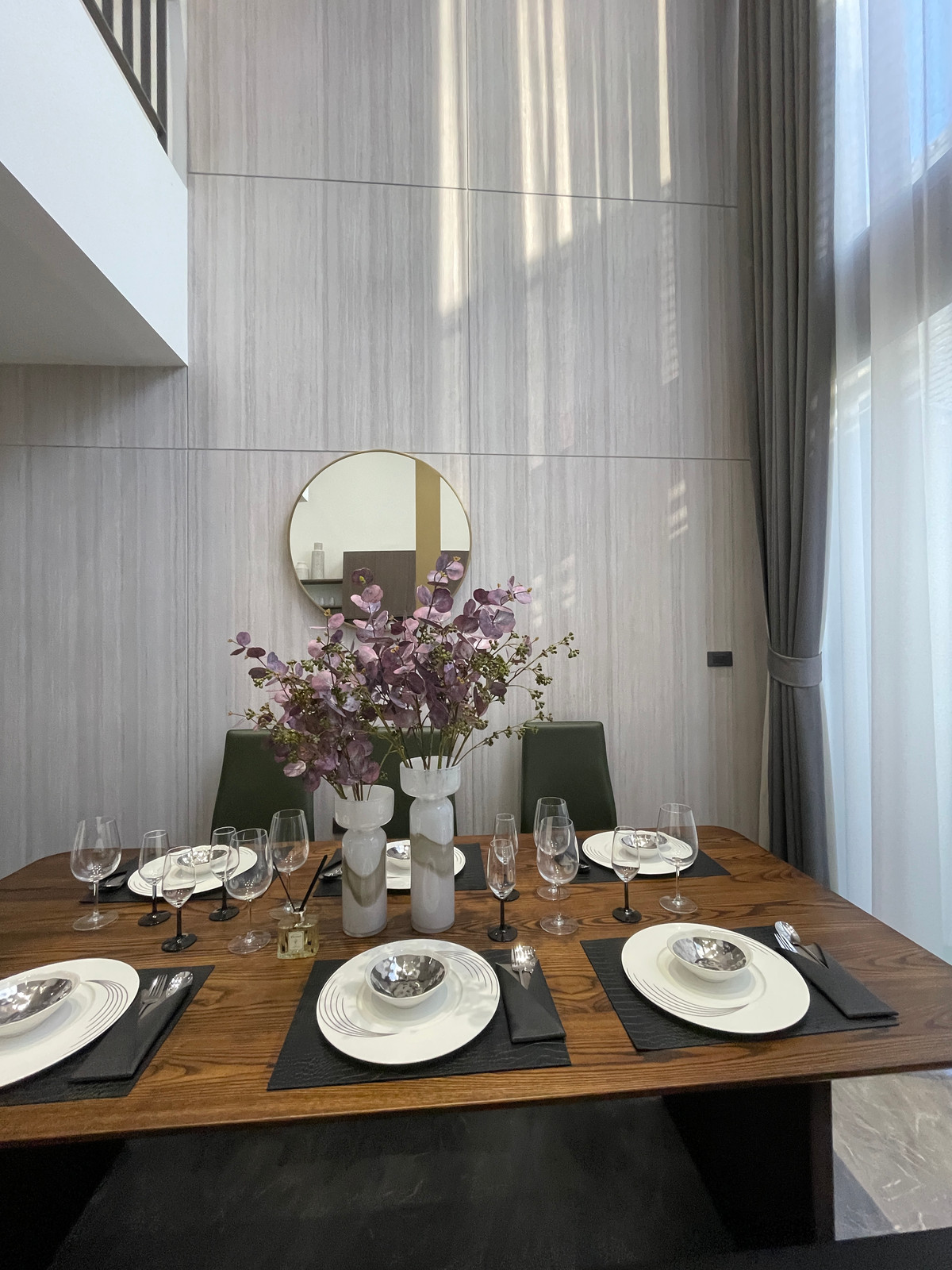 ขายทาวน์โฮมลาดพร้าว101 แฮปปี้แลนด์ : ขาย THER ลาดพร้าว 93 ทาวน์โฮม Luxury 3.5 ชั้น ใกล้รถไฟฟ้าเพียง 650 ม. โดดเด่น ฟังก์ชันครบ พร้อม Double Volume สูงโปร่ง และส่วนกลางระดับโรงแรม 5 ดาว