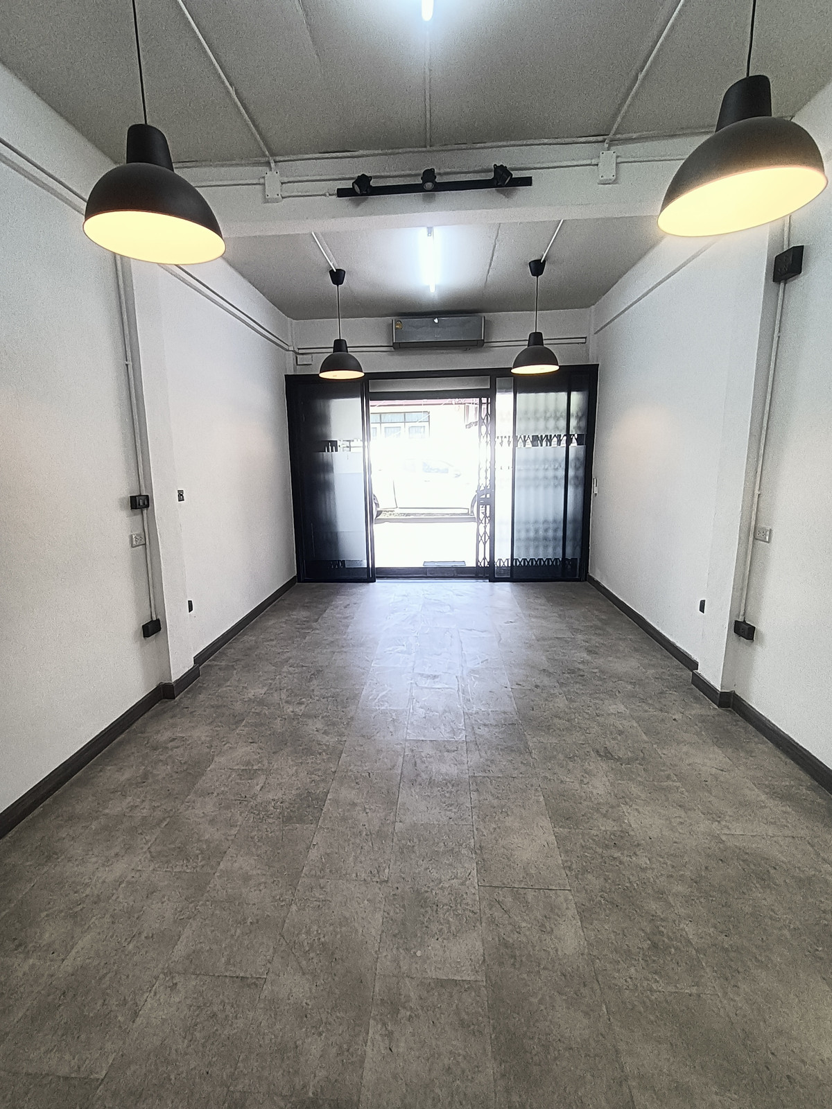 Shop HouseBang kae, Phetkasem : For sale/rent, 3-story commercial building, Phetkasem 38, next to Siam University.