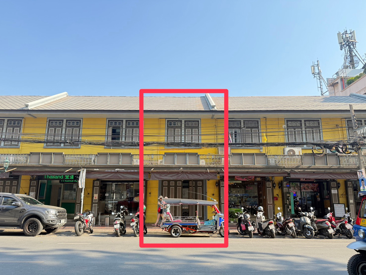 For SaleShop HouseYaowarat, Banglamphu : 🔥 2-story commercial building for sale, prime location, Phra Athit Road. Near Phra Sumen Fort, only 200 meters.