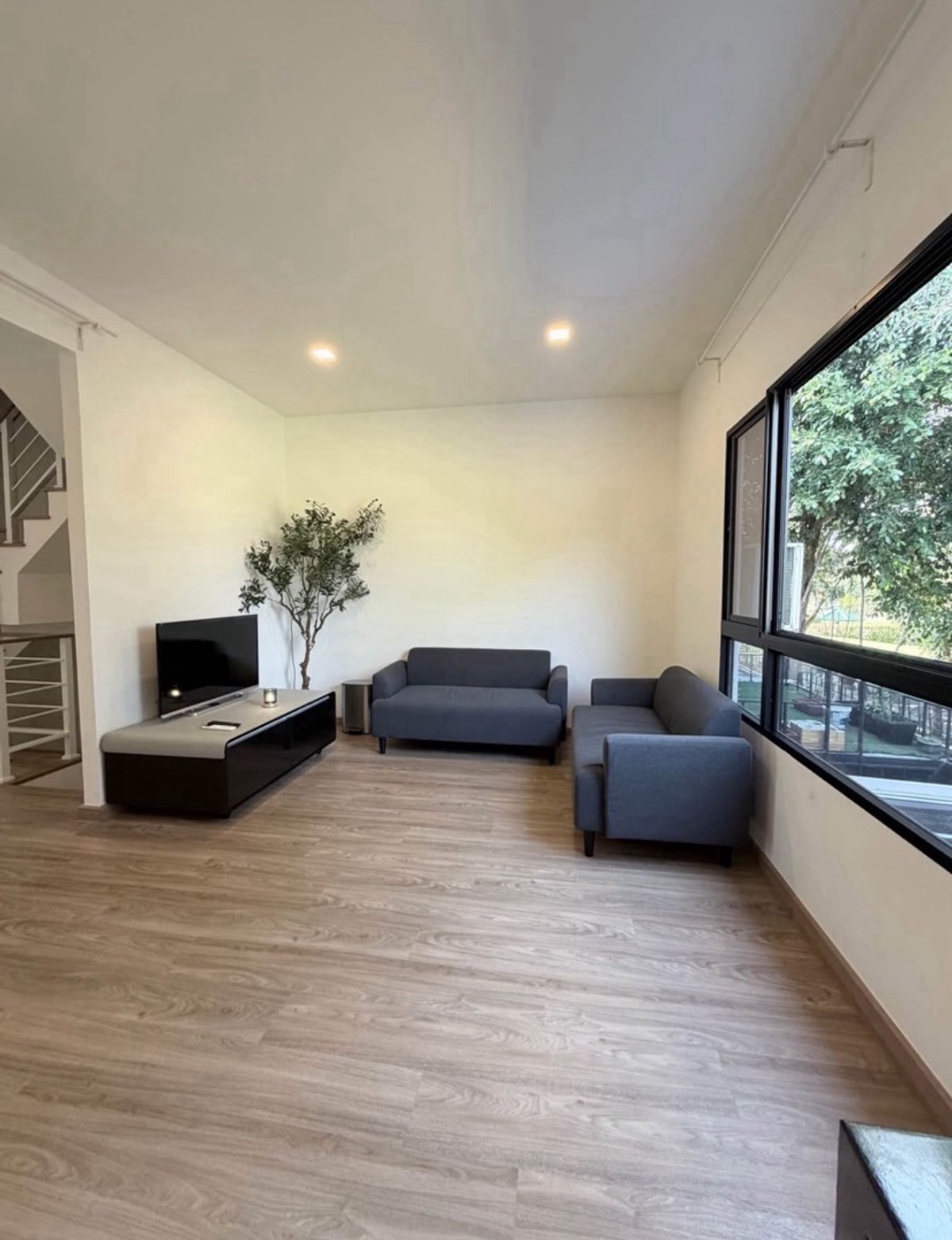 For RentHome OfficePattanakan, Srinakarin : New house for rent, Patio Srinakarin Rama 9, Patio Srinakarin - Rama 9 (Krungthep Kreetha), town home office, 3 floors, golf course view, 3 bedrooms, 3 bathrooms, price 50,000 baht, near Krungthep Kreetha golf course.