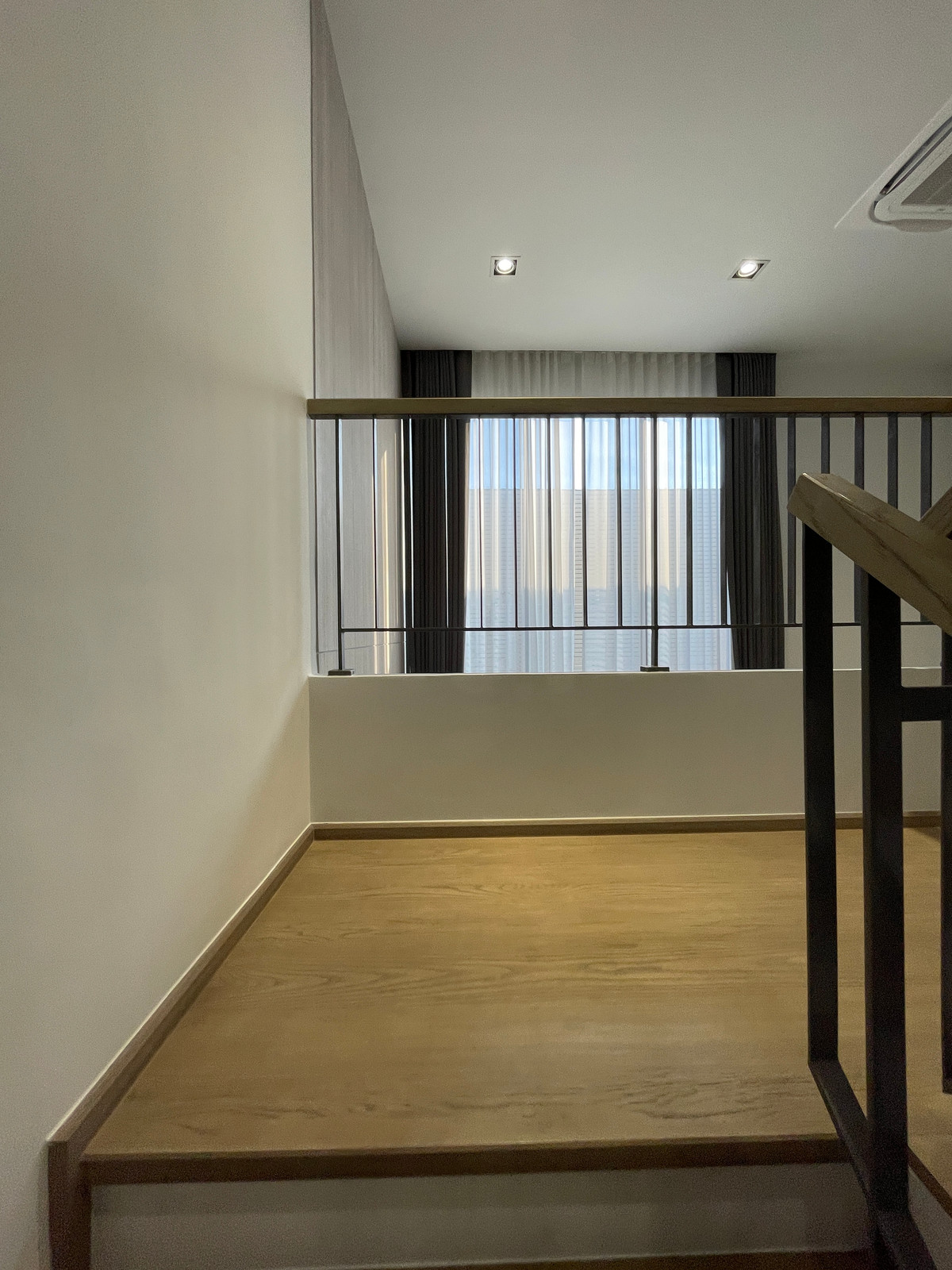 ขายทาวน์โฮมลาดพร้าว101 แฮปปี้แลนด์ : ขาย THER ลาดพร้าว 93 ทาวน์โฮม Luxury 3.5 ชั้น ใกล้รถไฟฟ้าเพียง 650 ม. โดดเด่น ฟังก์ชันครบ พร้อม Double Volume สูงโปร่ง และส่วนกลางระดับโรงแรม 5 ดาว