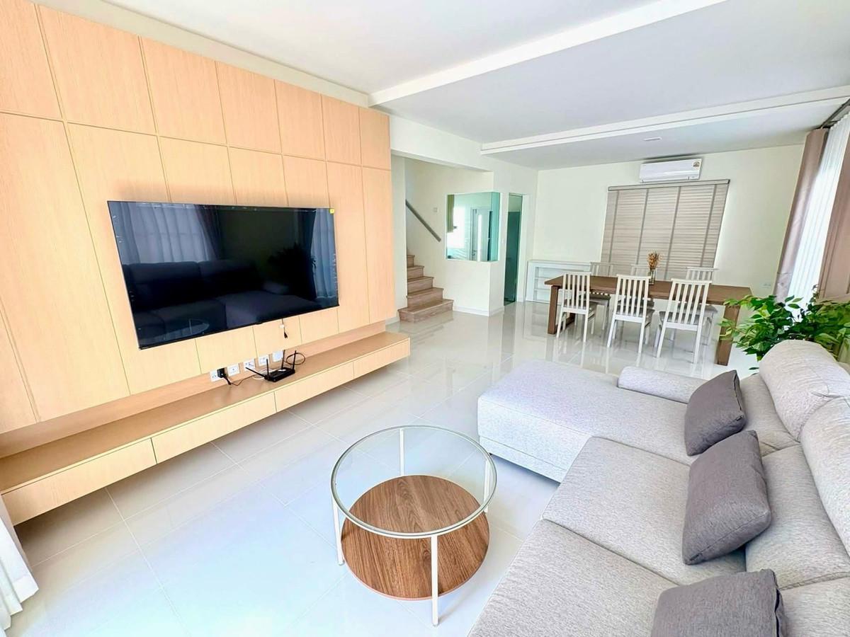 ให้เช่าบ้านบางนา แบริ่ง ลาซาล : 🌟ให้เช่าบ้านเดี่ยว วิลลาจจิโอ 3 ศรีนครินทร์–บางนา บ้านเดี่ยว 2 ชั้น 4 ห้องนอน 3 ห้องน้ำ บ้านใหม่ ไม่เคยปล่อยเช่า ตกแต่งสวย มีสวนพร้อมบริการคนสวน และอินเทอร์เน็ต💥ค่าเช่า 75,000 บาท/เดือน 