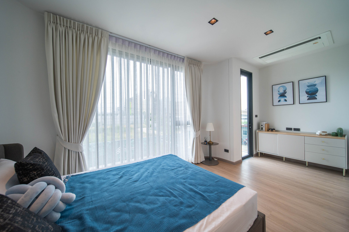 ให้เช่าบ้านพระราม 9 เพชรบุรีตัดใหม่ RCA : ให้เช่าทาวน์เฮาส์ 89 Residence Ratchada-Rama 9 4ชั้น 4ห้องนอน ตกแต่งสวย เฟอร์นิเจอร์ครบ ใกล้ SISB International School