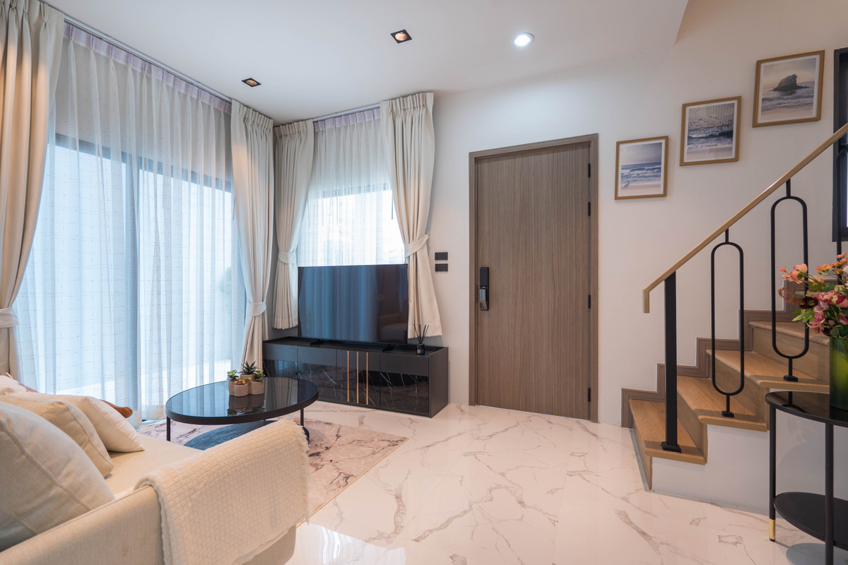 ให้เช่าบ้านพระราม 9 เพชรบุรีตัดใหม่ RCA : ให้เช่าทาวน์เฮาส์ 89 Residence Ratchada-Rama 9 4ชั้น 4ห้องนอน ตกแต่งสวย เฟอร์นิเจอร์ครบ ใกล้ SISB International School