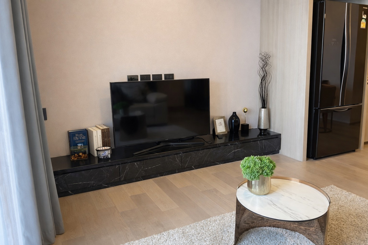 For RentCondoKhlongtoei, Kluaynamthai : 🔥 Rare Unit! Large room for rent, Siamese Exclusive 42, near BTS Ekkamai, only 130 m.