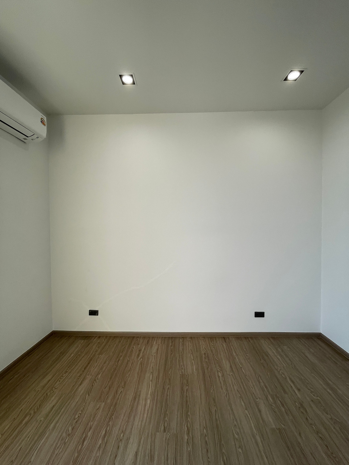 ขายทาวน์โฮมลาดพร้าว101 แฮปปี้แลนด์ : ขาย THER ลาดพร้าว 93 ทาวน์โฮม Luxury 3.5 ชั้น ใกล้รถไฟฟ้าเพียง 650 ม. โดดเด่น ฟังก์ชันครบ พร้อม Double Volume สูงโปร่ง และส่วนกลางระดับโรงแรม 5 ดาว