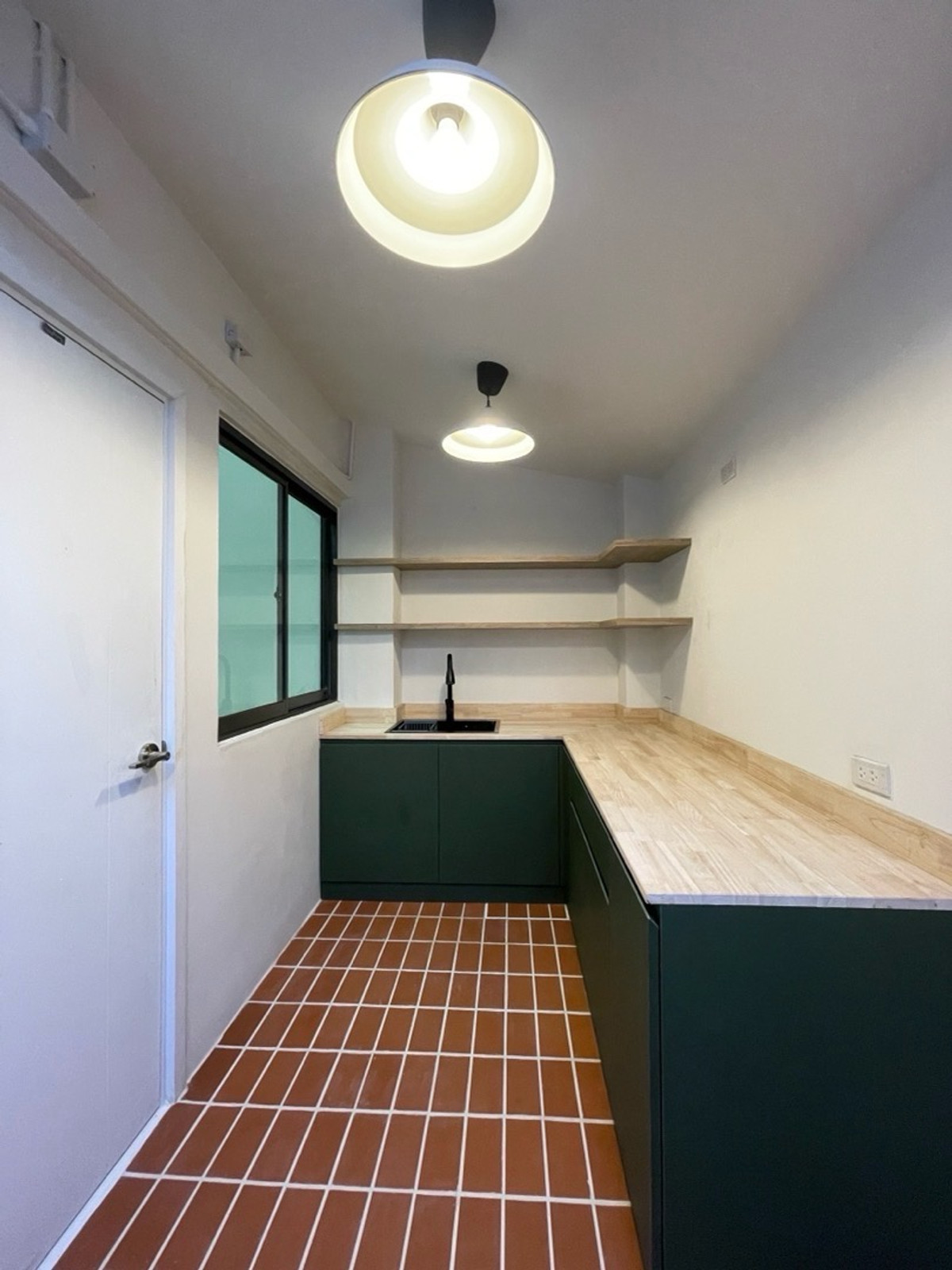 For SaleTownhomeBangna, Bearing, Lasalle : Townhome Altitude Kraf Bangna, corner house, opposite the house is a common garden. Partially decorated ✨