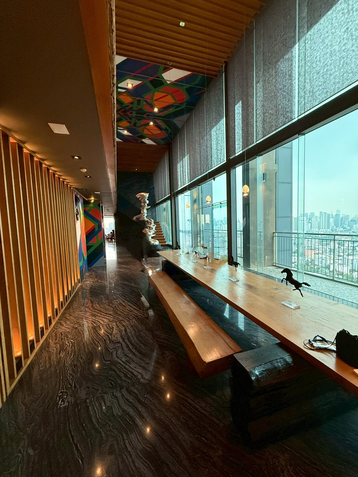 ขายคอนโดพระราม 9 เพชรบุรีตัดใหม่ RCA : ขาย THRU Thonglor Duplex 2 ชั้น 465.95 ตร.ม. 4 ห้องนอน 5 ห้องน้ำ 3 ที่จอดรถ ราคา 99.9 ล้านบาท