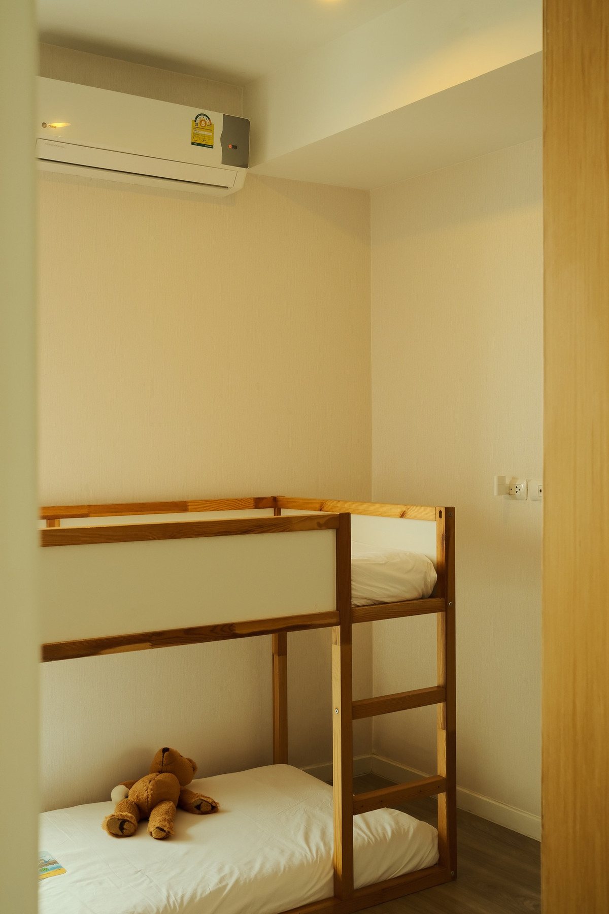 ขายคอนโดสีลม ศาลาแดง บางรัก : 🏠✨ ไซมิส สุรวงศ์ | ขายคอนโด 3 ห้องนอน (HBH-ST-146)