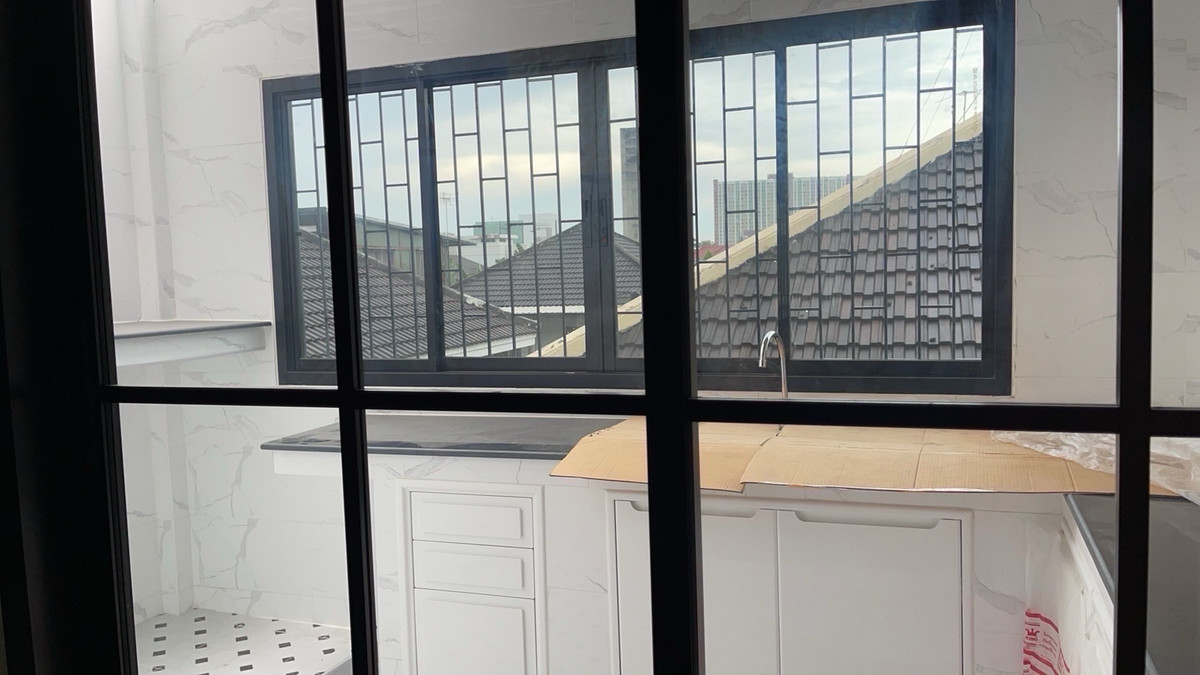 ให้เช่าทาวน์โฮมปิ่นเกล้า จรัญสนิทวงศ์ : บ้านสวยให้เช่าอาคารพาณิชย์ / โฮมออฟฟิศ 4.5 ชั้น
📍 ซอยบรมราชชนนี 53 ตลิ่งชัน
💰 ราคา 30,000 บาท / เดือน