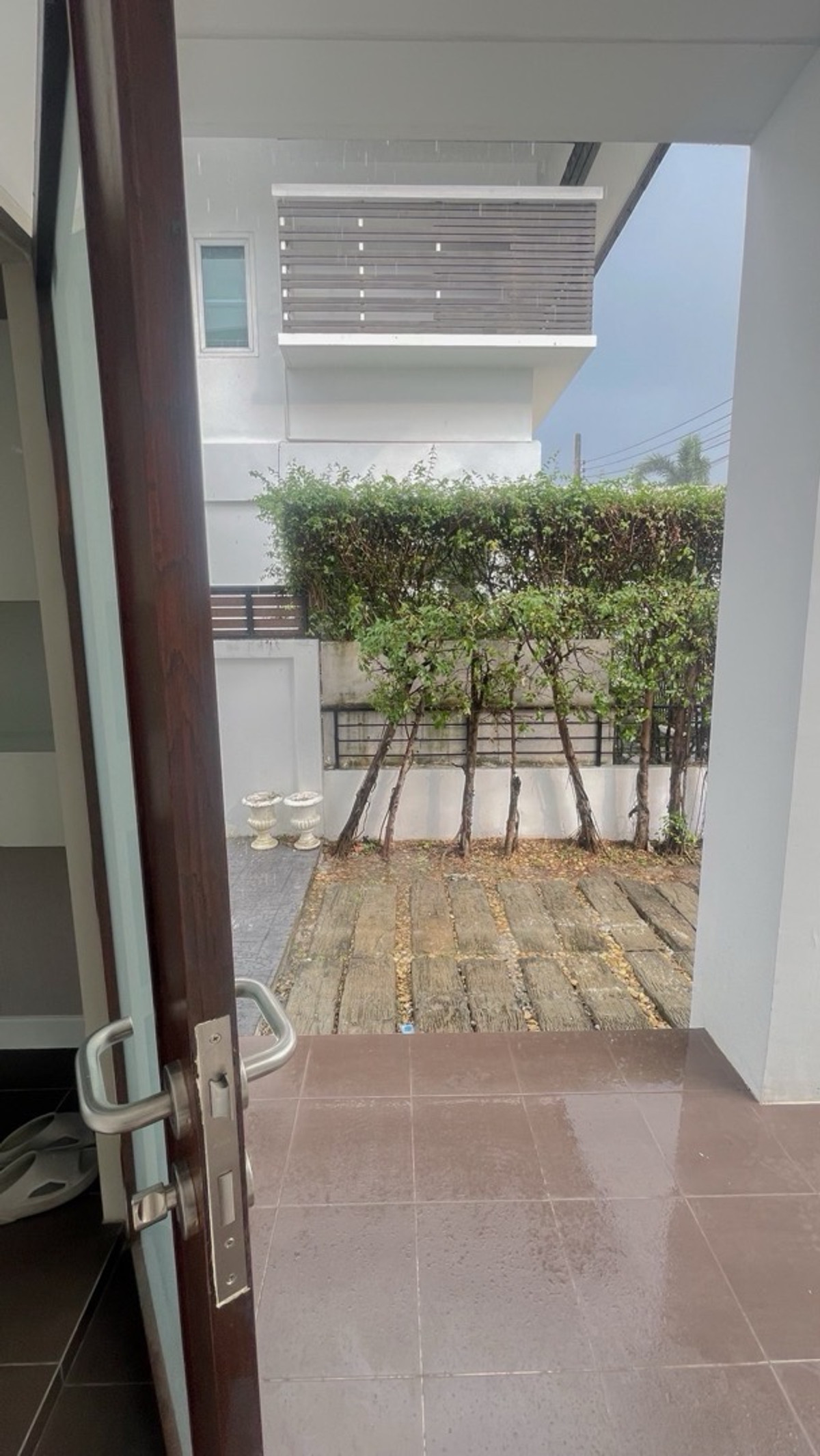 ให้เช่าบ้านพัฒนาการ ศรีนครินทร์ : ให้เช่าบ้านเดี่ยว Nirvana beyond lite rama-9 ( เนอวานา บียอนด์ ไลท์ พระราม 9 )
🛏️ 3 ห้องนอน 🛁 3 ห้องน้ำ 🚗 2 ที่จอดรถ ขนาด 59 ตรว. พื้นที่ใช้สอย 225 ตรม. ✨ ราคา 45,000 บาท ✨ 
