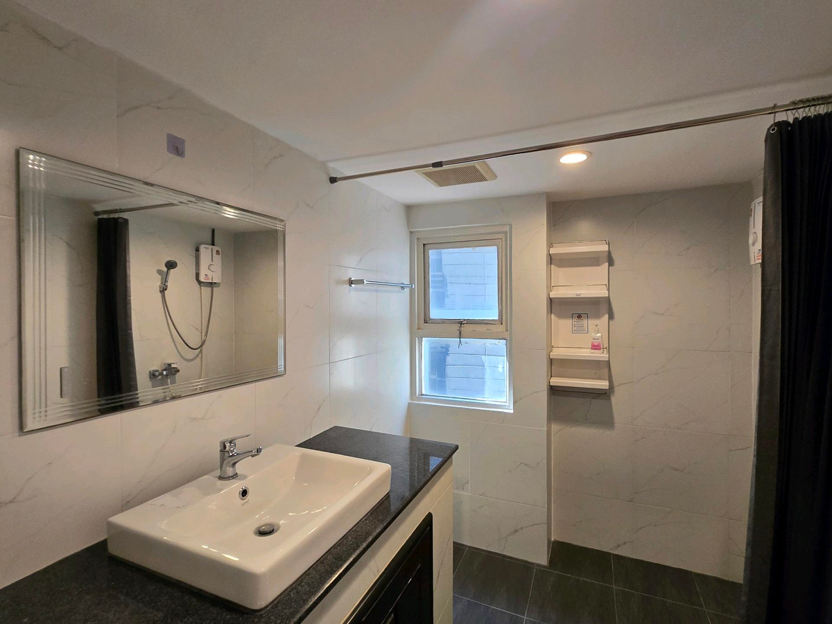 For RentCondoNana, North Nana,Sukhumvit13, Soi Nana : Room for rent 1 Bedroom