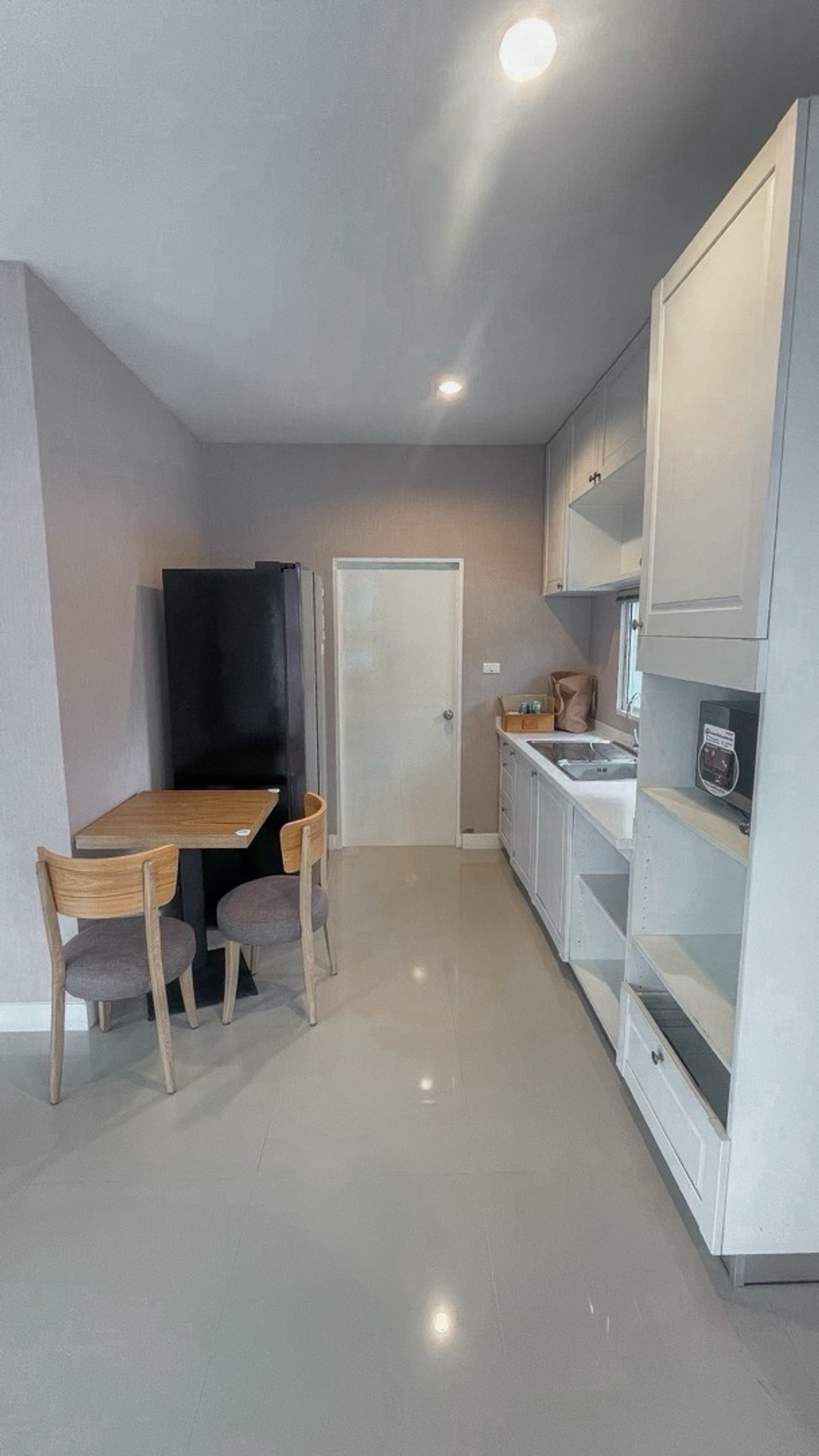 ให้เช่าบ้านพัฒนาการ ศรีนครินทร์ : ให้เช่าบ้านเดี่ยว Nirvana beyond lite rama-9 ( เนอวานา บียอนด์ ไลท์ พระราม 9 )
🛏️ 3 ห้องนอน 🛁 3 ห้องน้ำ 🚗 2 ที่จอดรถ ขนาด 59 ตรว. พื้นที่ใช้สอย 225 ตรม. ✨ ราคา 45,000 บาท ✨ 
