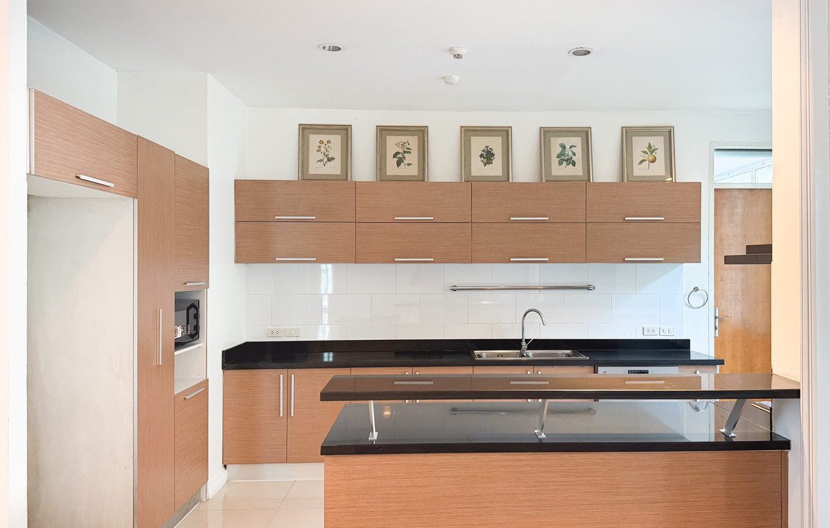 For RentSukhumvit, Asoke, Thonglor : The Verandah Sukhumvit 23 | 4 Bed 350 sq.m. Please call: 062-496-6454