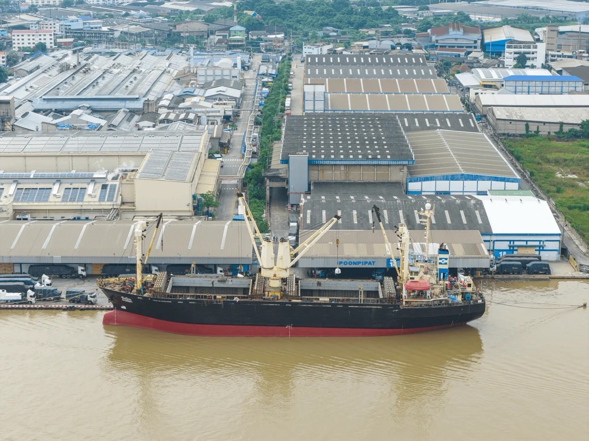 ให้เช่าโกดังสมุทรปราการ สำโรง : ให้เช่า 🏗️🚢⚓️ คลังสินค้า 1,000 ตร.ม. และท่าเทียบเรือ สำโรง ถ.ปู่เจ้าสมิงพราย (ติดแม่น้ำเจ้าพระยา) จบครบที่เดียว 📦🇨🇳 คลังสินค้าพร้อมท่าเรือ 