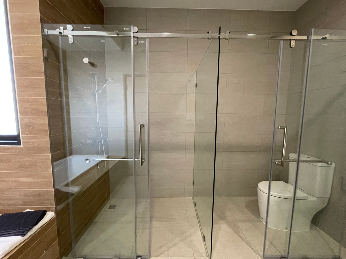 ขายทาวน์โฮมลาดพร้าว101 แฮปปี้แลนด์ : ขาย THER ลาดพร้าว 93 ทาวน์โฮม Luxury 3.5 ชั้น ใกล้รถไฟฟ้าเพียง 650 ม. โดดเด่น ฟังก์ชันครบ พร้อม Double Volume สูงโปร่ง และส่วนกลางระดับโรงแรม 5 ดาว